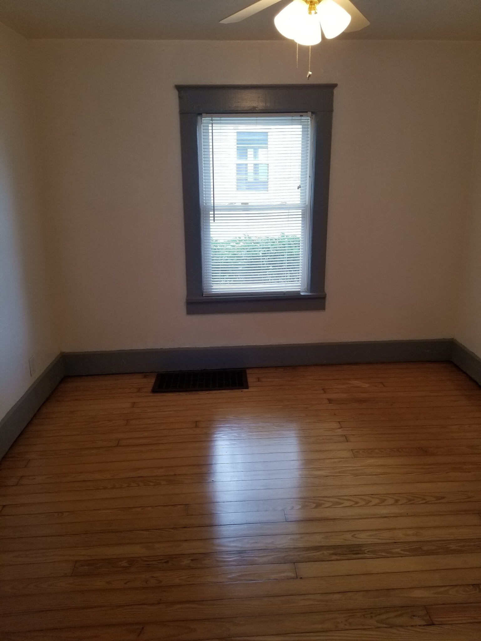Building Photo - 3401 Hamilton Pl