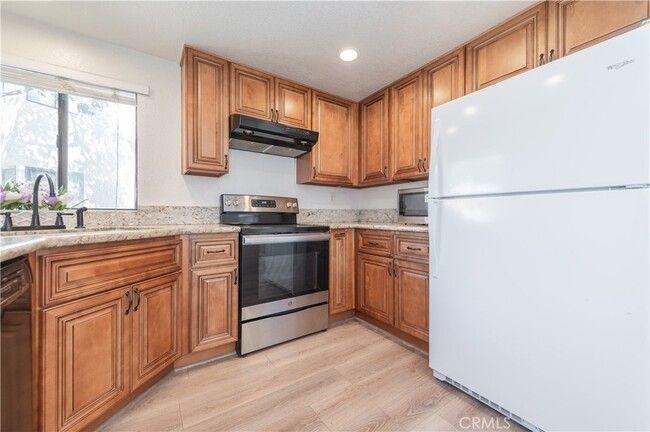 Building Photo - 22757 Lakeway Dr