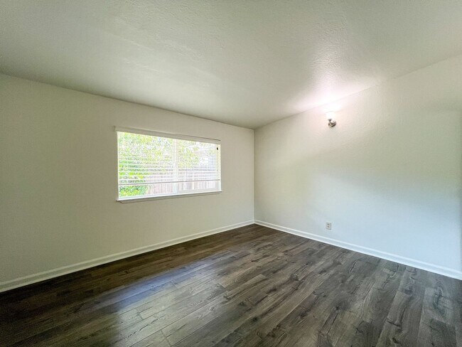 Building Photo - 1644 F St