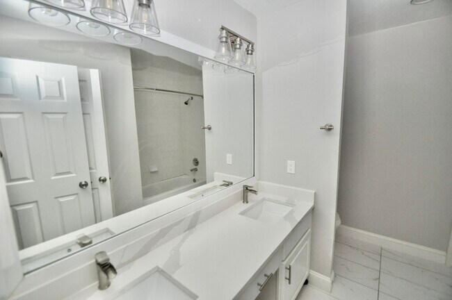 Building Photo - 8819 Hedgestone Ct