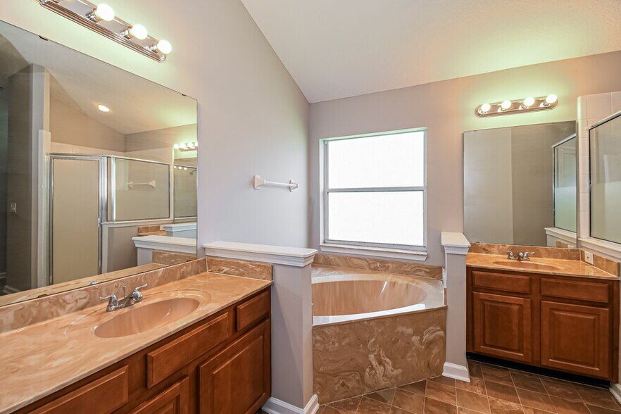Building Photo - 9225 Hawks Run Ln