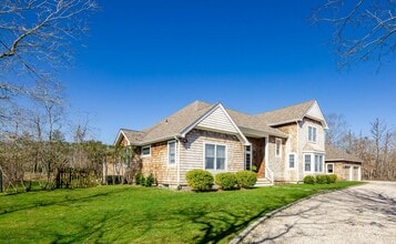 Building Photo - 565 Wainscott NW Rd