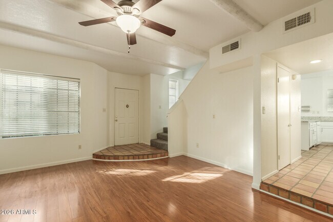 Building Photo - 1446 E Grovers Ave