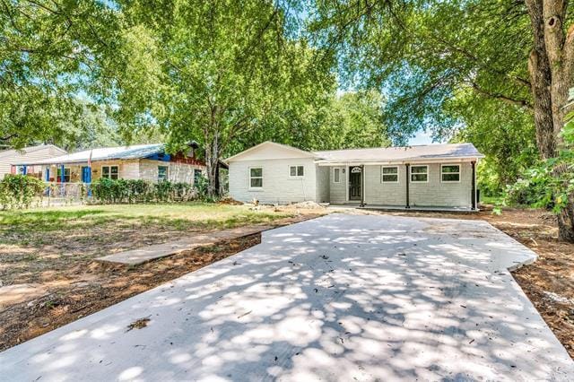 Primary Photo - 5821 Black Oak Ln