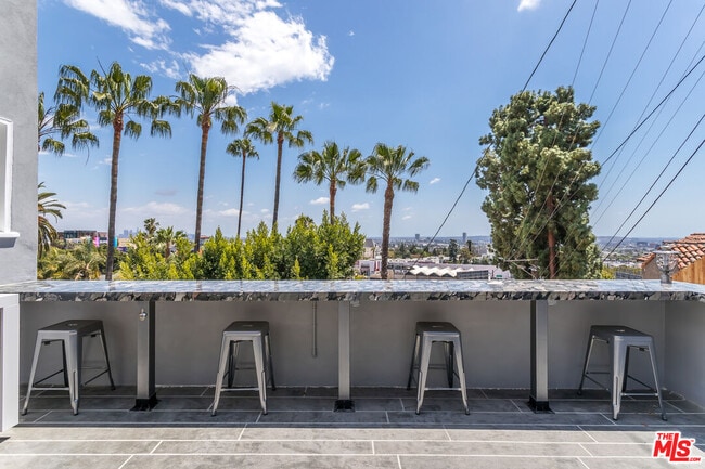 Building Photo - 1541 Selma Dr