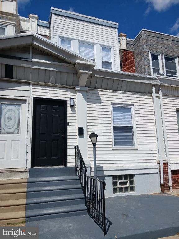 Building Photo - 265 W Fisher Ave