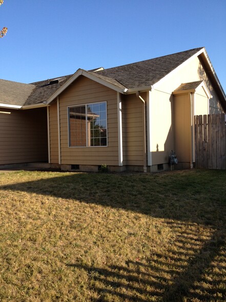 Building Photo - 5662 SW Redtop Pl