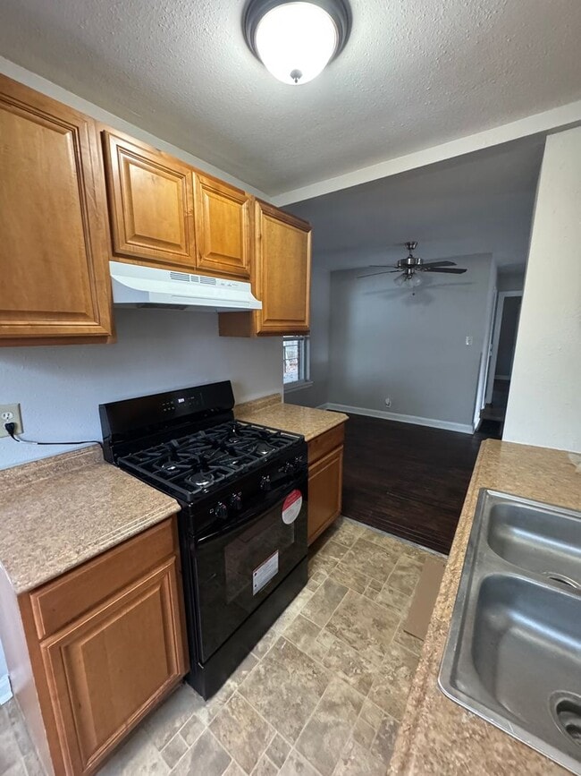 Building Photo - Irvington 2 bedroom home