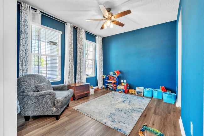 Building Photo - Spacious 5-Bedroom Home with Resort-Style ...