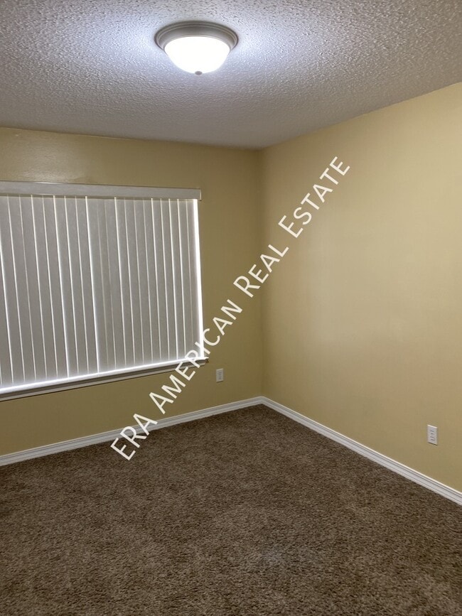 Building Photo - 2820 Tamiami Trail