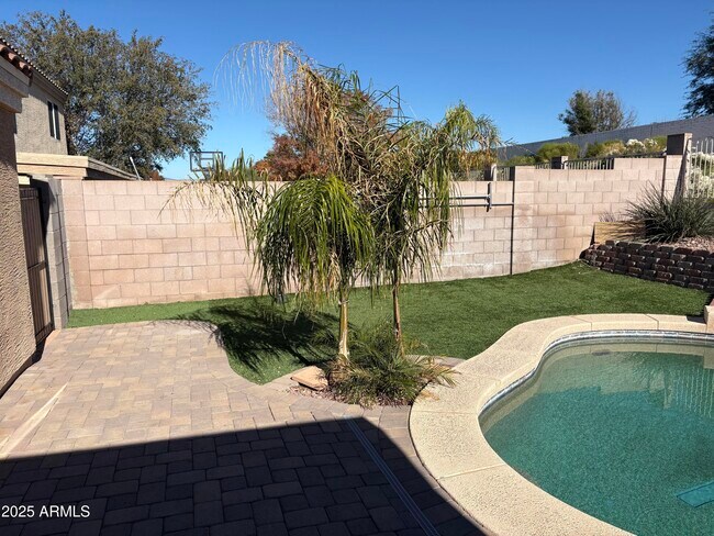 Building Photo - 17901 N 111th Dr