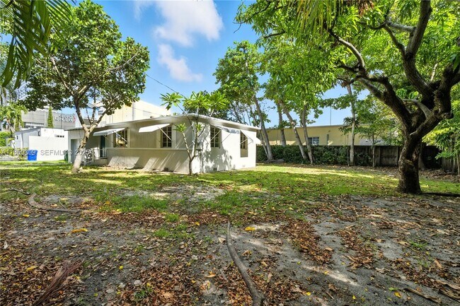 Building Photo - 2545 SW 27th Ln