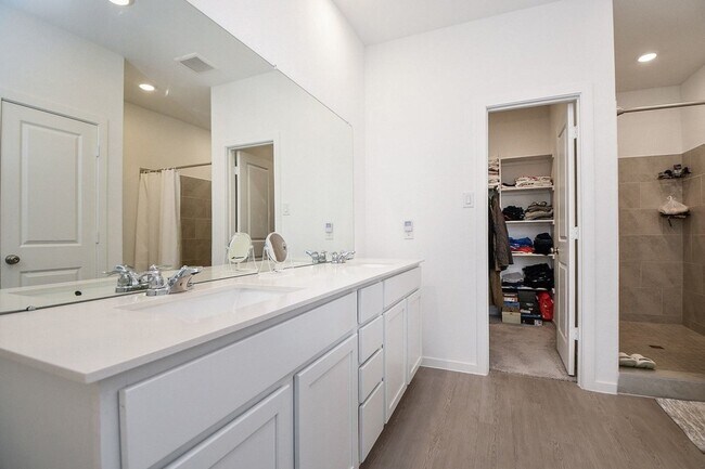 Building Photo - 26610 Coast Redwood Dr