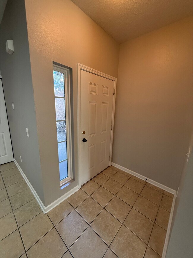 Building Photo - 213 Leese Dr