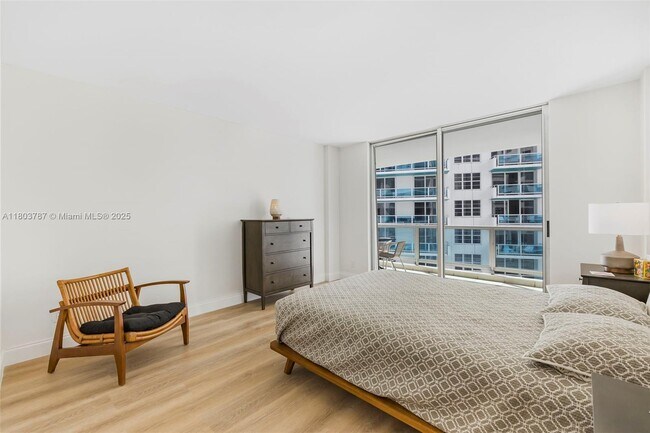 Building Photo - 5151 Collins Ave