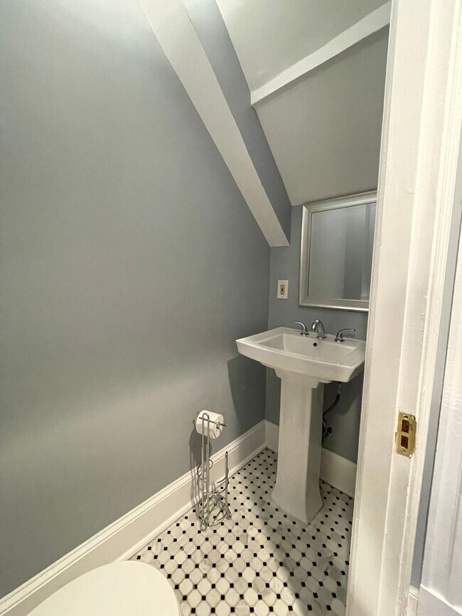 Building Photo - Beautiful Petworth Row House On Grant Circle Park W/Parking Included, Pets Welcomed, Updated Kitc...