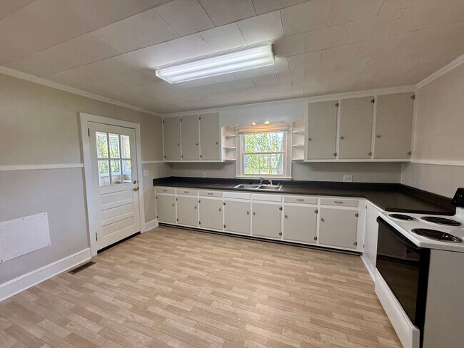 Building Photo - 309-311 W. PINE ST