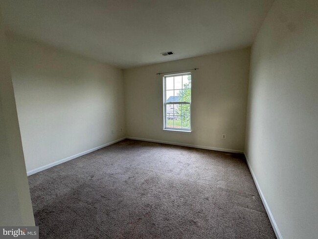 Building Photo - 105 Fredericksburg Dr