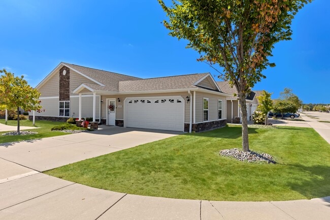 Building Photo - Redwood Macomb