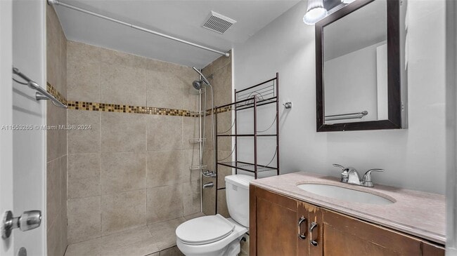 Building Photo - 1825 W 56th St