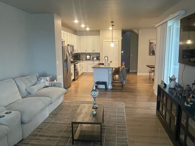 Building Photo - 6025 Denys Dr.