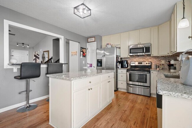 Building Photo - 5512 Meadow Passage Dr