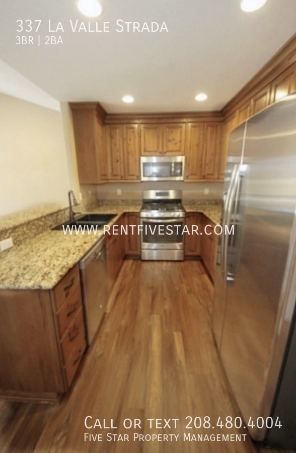 Building Photo - 337 La Valle Strada