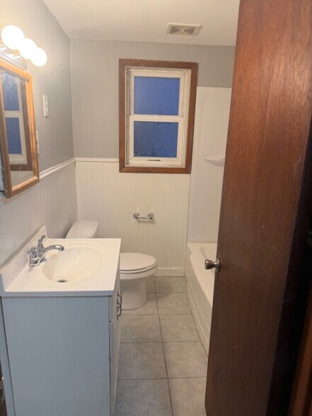 Building Photo - 242 Delaware St