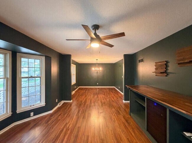 Building Photo - 4321 NW Briarcliff Ln