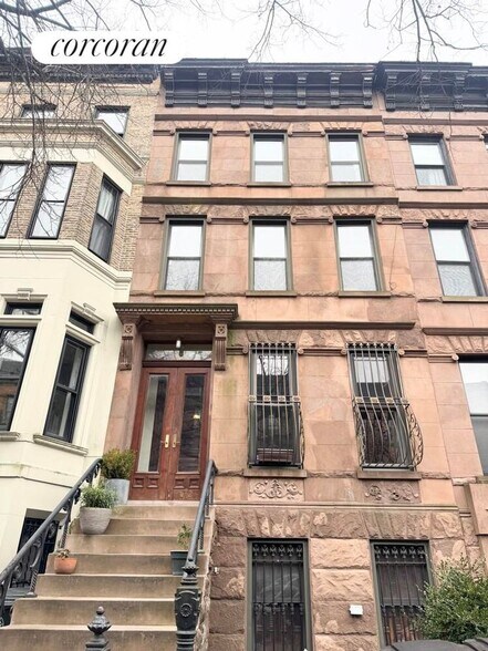 Building Photo - 672 10th St