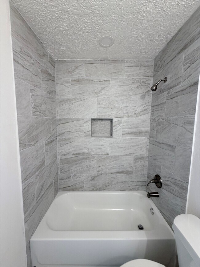 Building Photo - 404 Elaine St