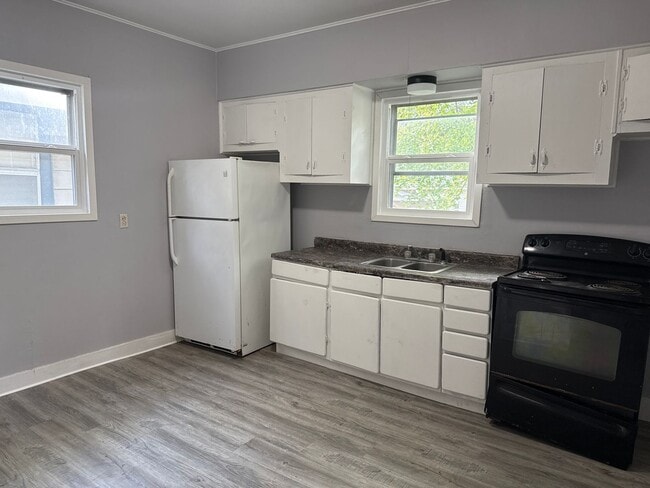 Building Photo - Newly renovated east side 1 BR/1BA