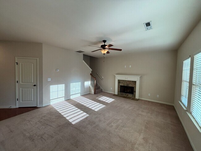 Building Photo - 1322 Ingersoll Dr