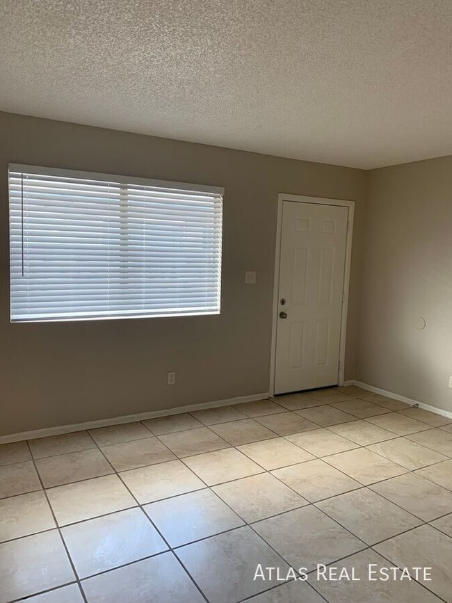 Building Photo - 2 WEEKS FREE _ 2 Bedroom 1 bath- Ready for...