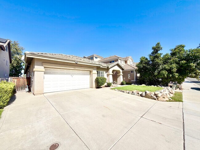 Building Photo - Wonderful 4 bedroom Single Story Murrieta Home (COMING SOON)