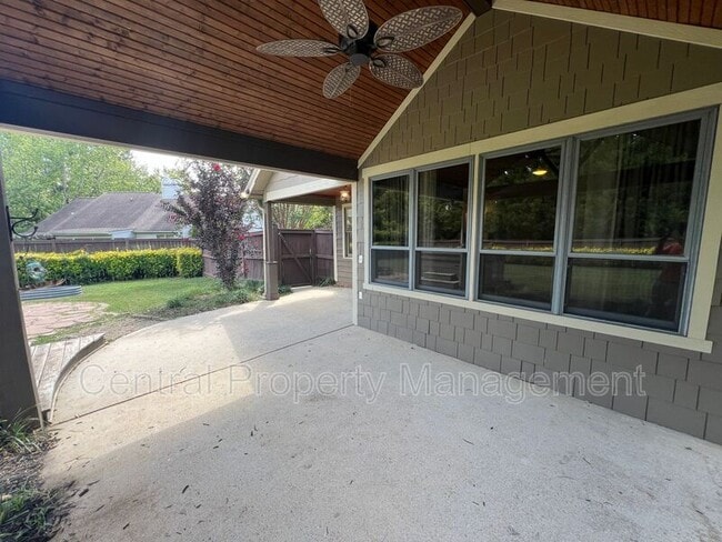 Building Photo - 203 Walker Way