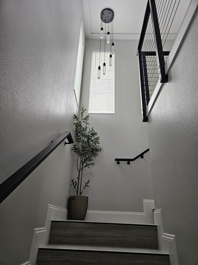 Building Photo - 8797 Rose Way