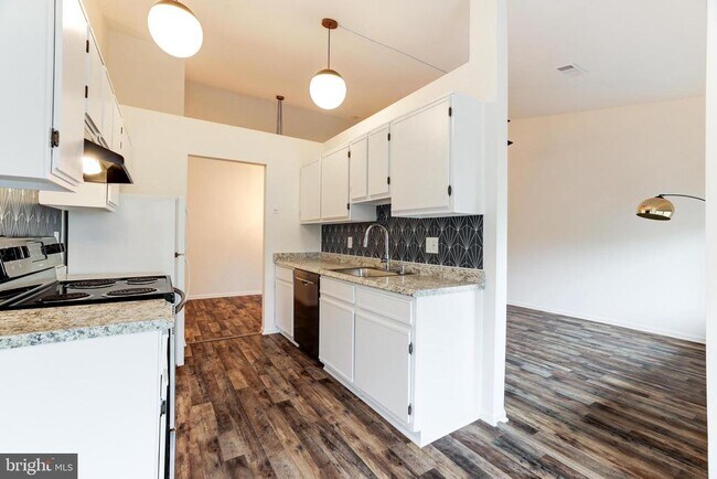 Building Photo - 9569 Coggs Bill Dr