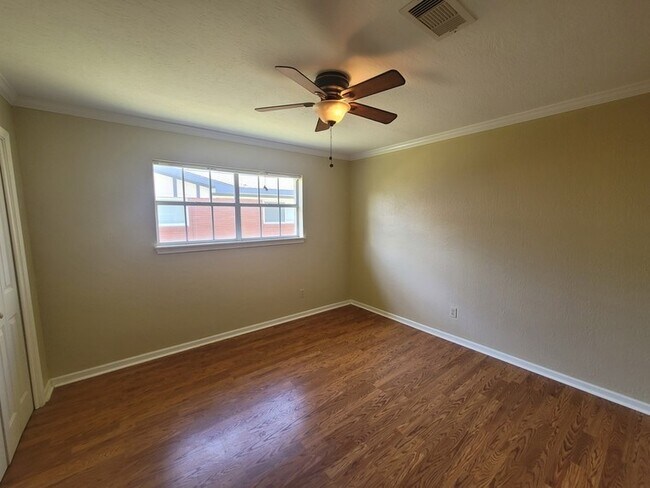 Building Photo - 2626 Beluche Dr