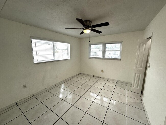 Building Photo - 7225 Grandview Blvd