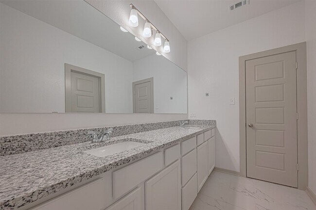 Building Photo - 11622 Twain Dr