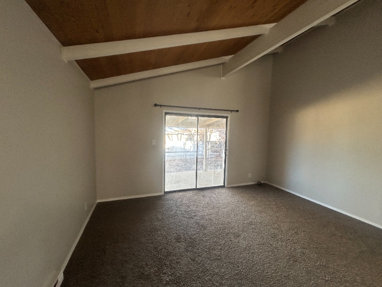 Building Photo - 184 Crestview Dr