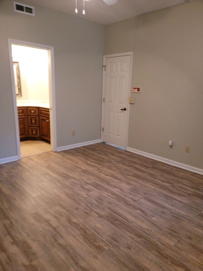 Building Photo - 1221 Tidewater Dr