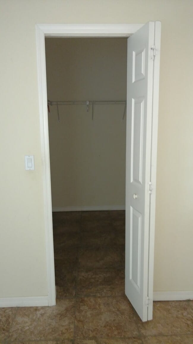 Building Photo - 1712 NE 9th Dr