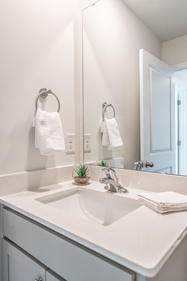 Building Photo - 207 1st St