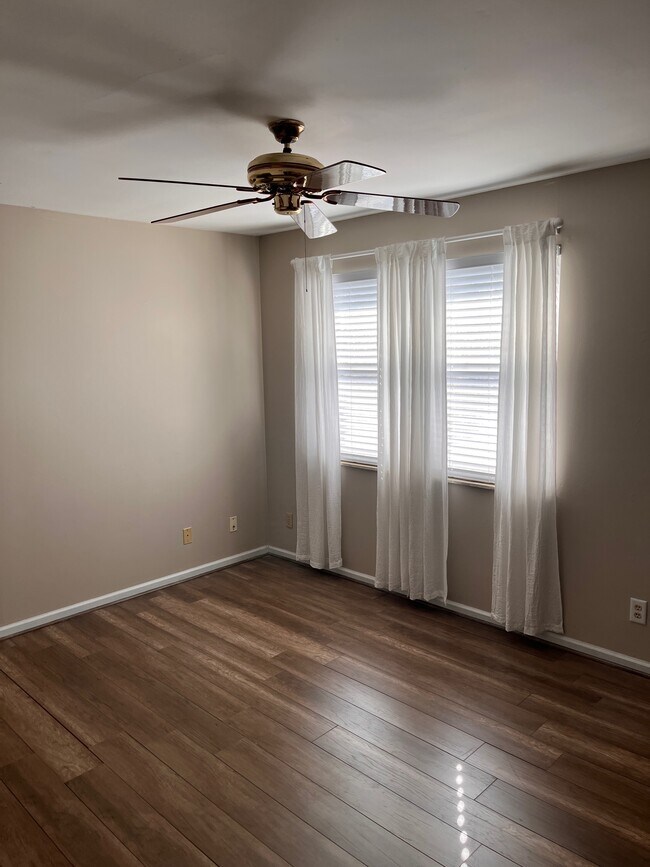 Building Photo - 1071 University Blvd