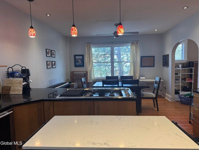 Building Photo - 186 S Allen St