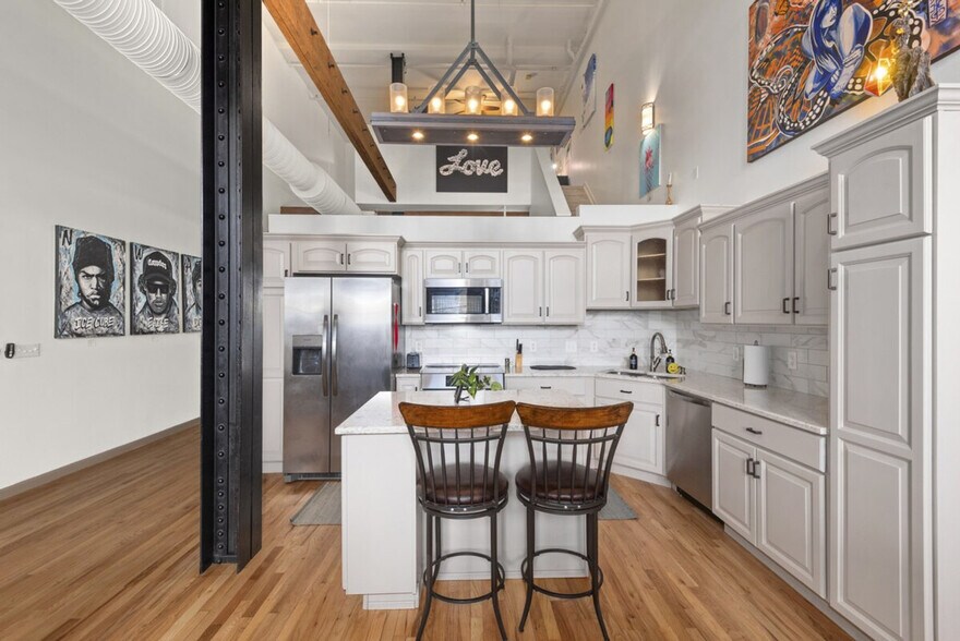 Building Photo - 1555 California St