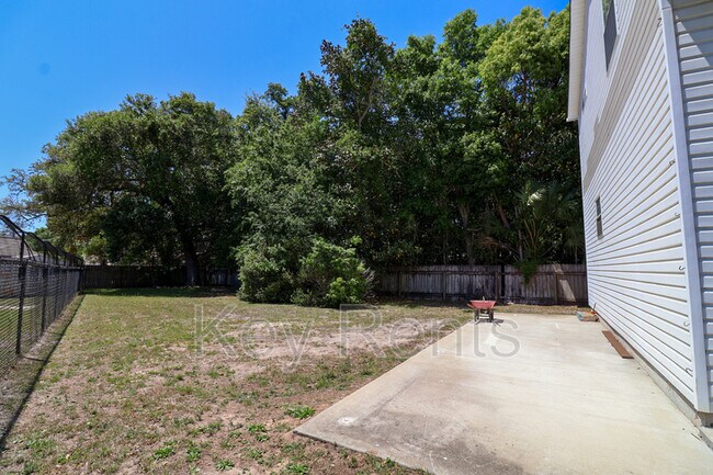 Building Photo - 405 E Palmetto Ave