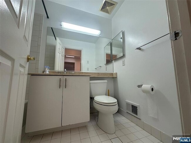 Building Photo - 38 Garden Pl